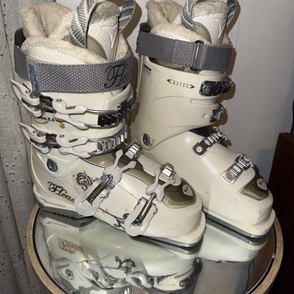 Head Shoes - Head Women’s Ski Boots — Super Macro Easy Entry — White